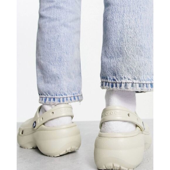 Crocs Crush Classic Clogs in Bone Size 10/ excellent - Picture 3 of 9